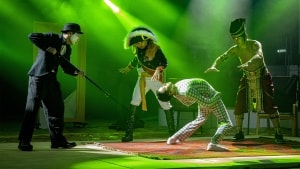 Atai Show viser et opsigtsvækkende nummer med robot-breakdance. Foto: Cirkus Arena