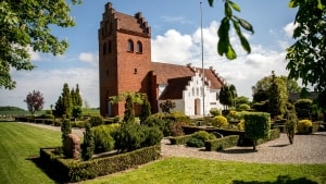 Der mangler stadig medlemmer til to af fire menighedsråd i Odder Provsti. Blandt andet til Fjordpastoratet, som Ørting Sogn og dermed Ørting Kirke hører under. Arkivfoto: Morten Pape 