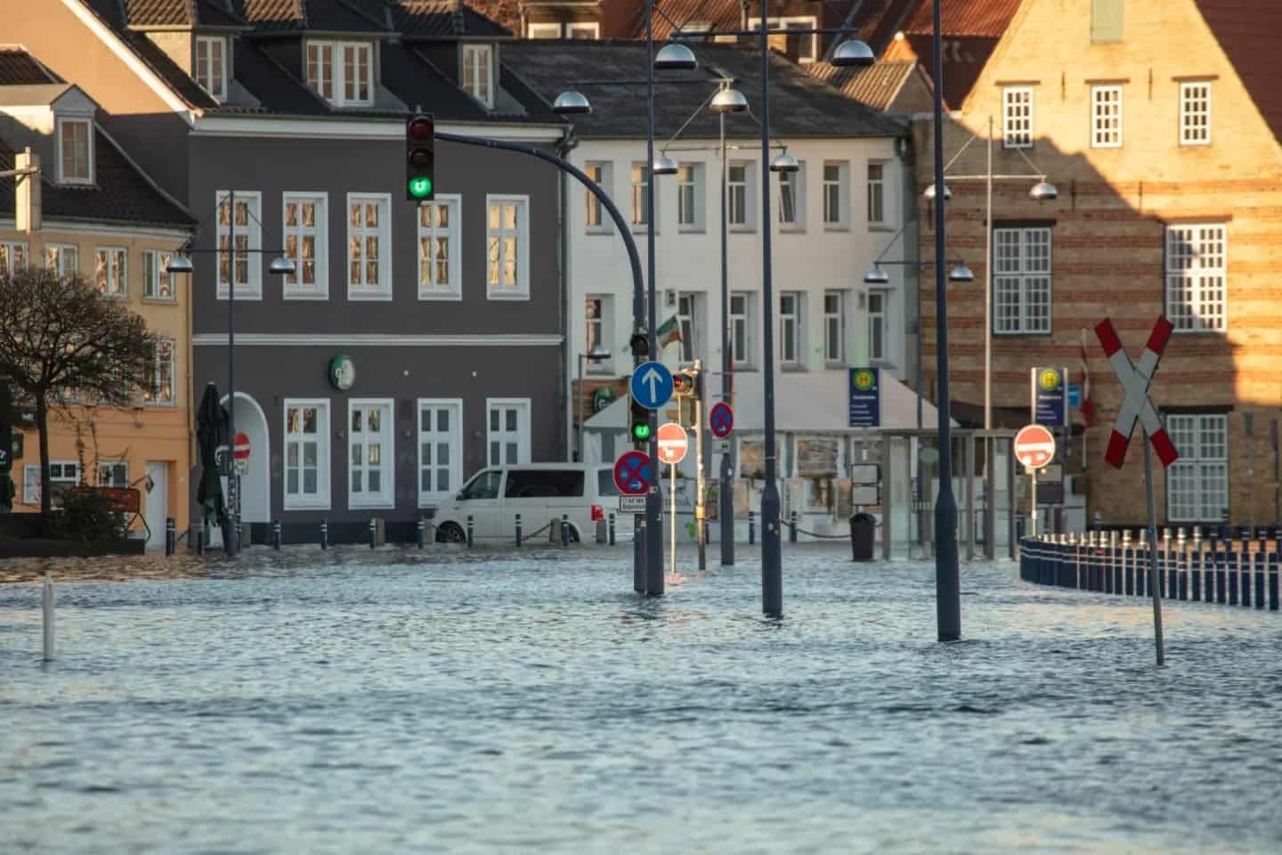 Voldsomt Højvande Rammer Flensborg Fjord. Nogle Steder Gør Du Klogt I ...