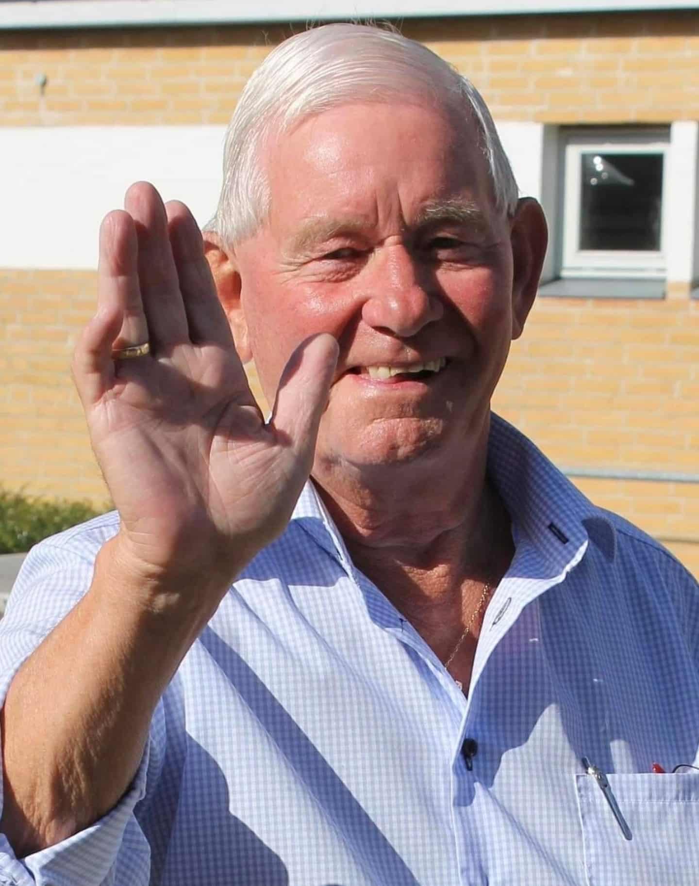 En trofast OKS'er er død Bennys stemme lød ud over anlægget i