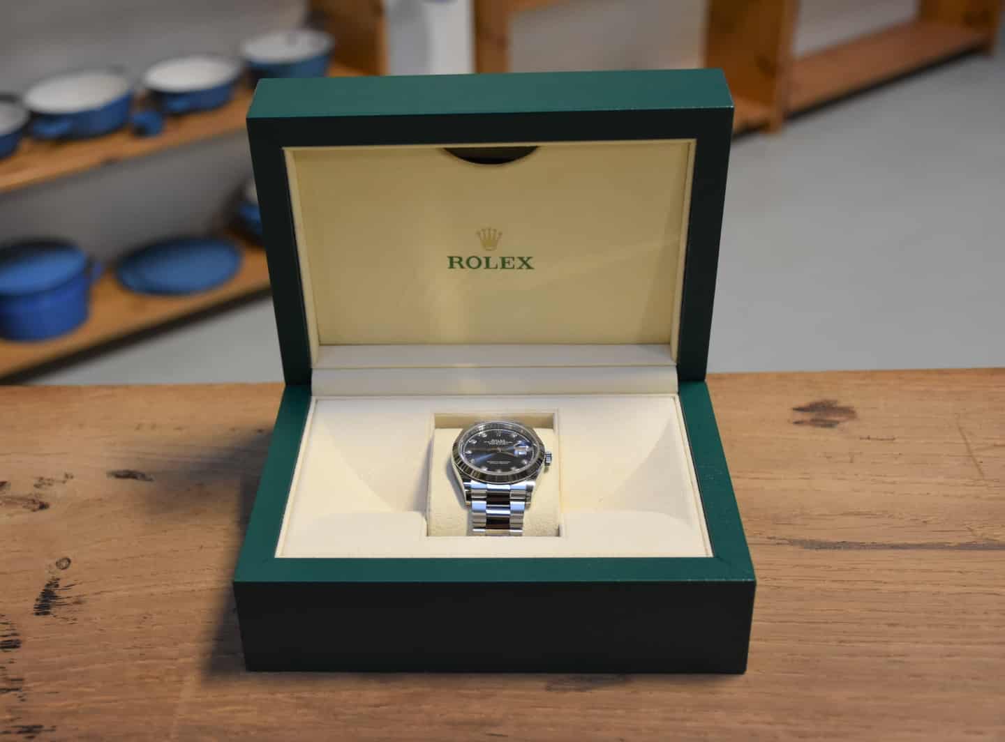 Ukendt offentlig sætter spritnye Rolex-ure på auktion: Et af dem vurderes til 100.000 kroner | erhvervplus.dk