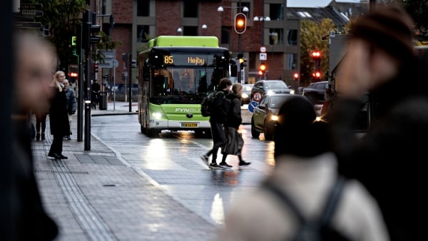 Buschaufføren Charlotte blev svinet til i video: - Din fucking skide kommunalarbejder