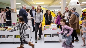 Snart vil biblioteket i Billund levere bøger i Børnenes Univers Billunds garderober. Forældrene skal blot bestille, hvilke bøger de gerne vil have via en app. Billedet er fra åbningen af det nye bibliotek i Billund. Arkivfoto: Jørn Deleuran