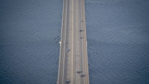 Storebæltsbroen lukker i 45 minutter fra klokken 19 og 05 mandag og tirsdag i næste uge, oplyser Sund & Bælt. (Arkivfoto).