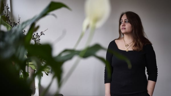 Sygeplejerske udvises til krig i Iran kort efter mandens død: - Vores liv er fuldstændig knust