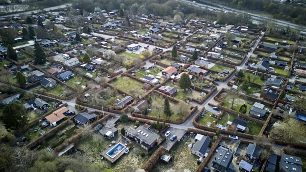 Kolonihave-konflikt fortsætter: 101 huse er nu lovlige, men 37 sager er meldt til politiet