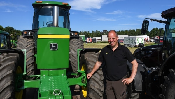 Fra 100 til 1000 hestekræfter: Bjarne og hans John Deere er 4x danmarksmester i traktortræk