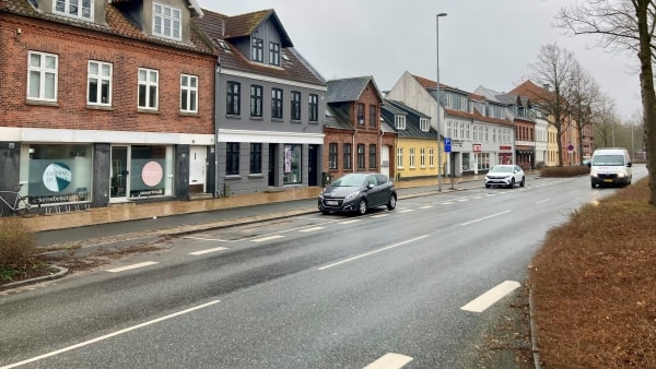 P-pladser fjernes på central gade i Odense: Sådan skal beboerne gøre i stedet