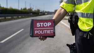 Fredag måtte en motorcyklist med høj fart vinke farvel til motorcyklen, der blev beslaglagt af Østjyllands Politi i en trafikkontrol. Foto: Martin Sylvest/Ritzau Scanpix