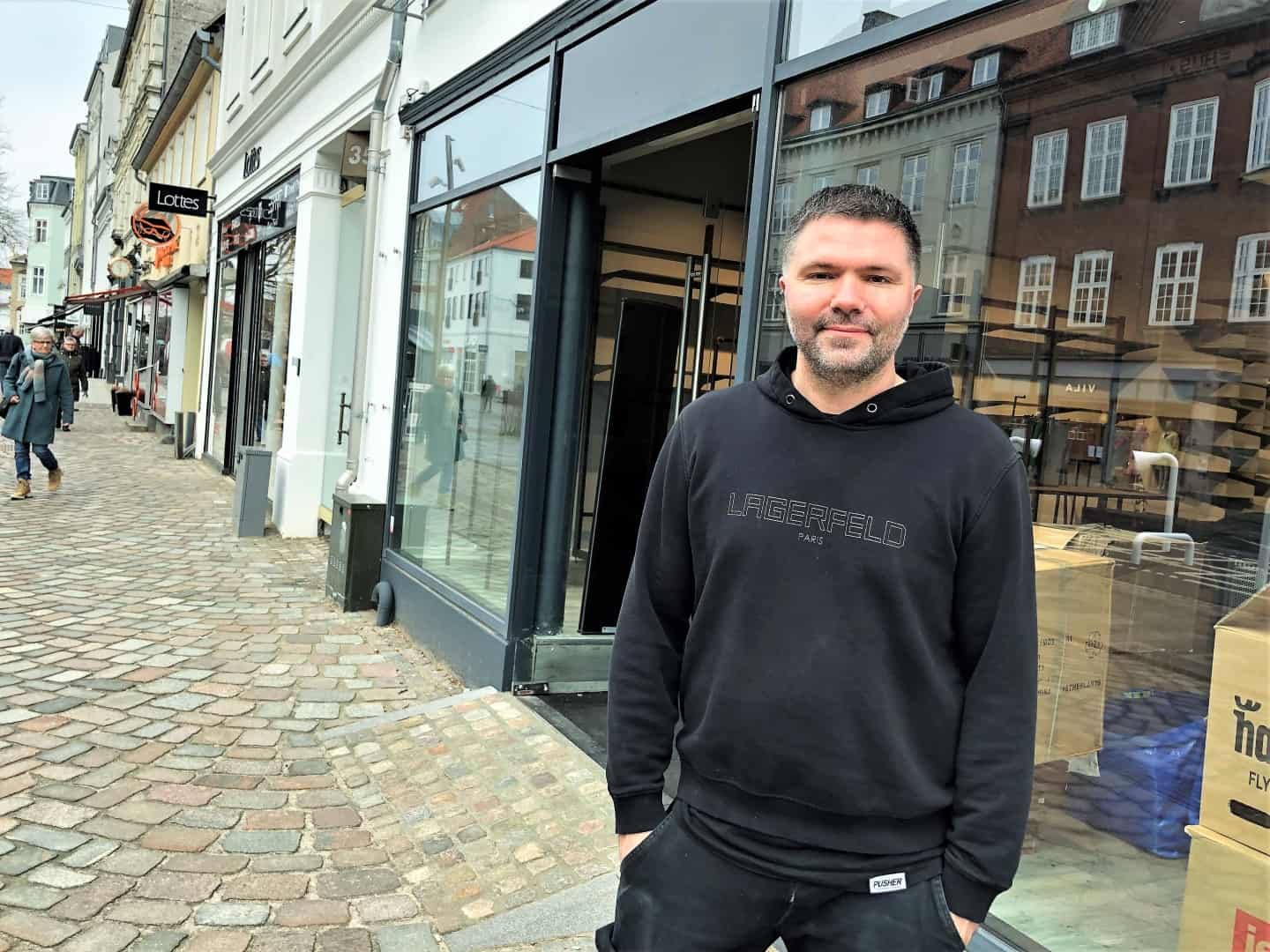 sne hvid Geometri læsning Stort parti mærkevarer på vej til midtbyen - ny butik åbner på Søndergade |  ugeavisen.dk