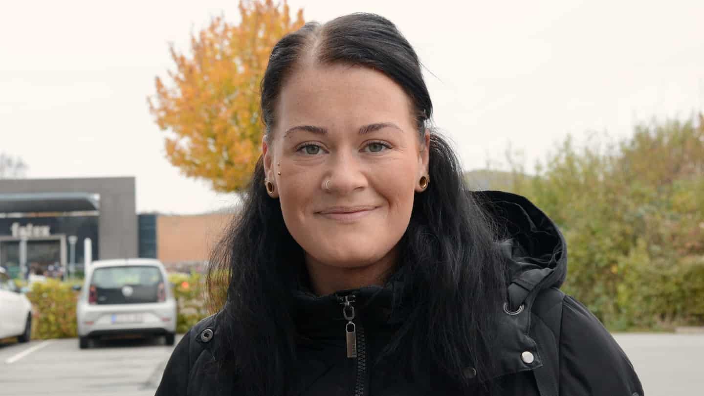 Lotte Rampelberg Lotte og hunden blev næsten ramt af syrebombe: Nåede ét skridt ind i ...