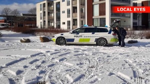 En person gik onsdag igennem isen på Horsens Fjord ved Langelinie. Personen fik reddet sig selv i land, inden redningsmandskabet nåede frem. Foto: Local Eyes