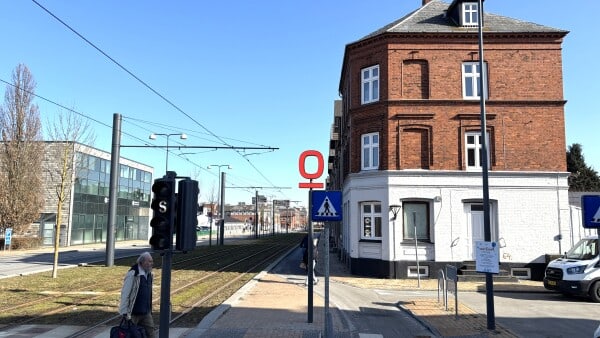 Politiet jagter mand i Odense: Gemte skydevåben i kælder