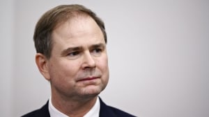 Finansminister Nicolai Wammen (S) mener, at Søren Pape Poulsens (K) økonomiske politik vil føre til 