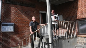 Anders Gundtoft og Jacob Sørensen står bag det nye Smidstrup Forsamlingshus