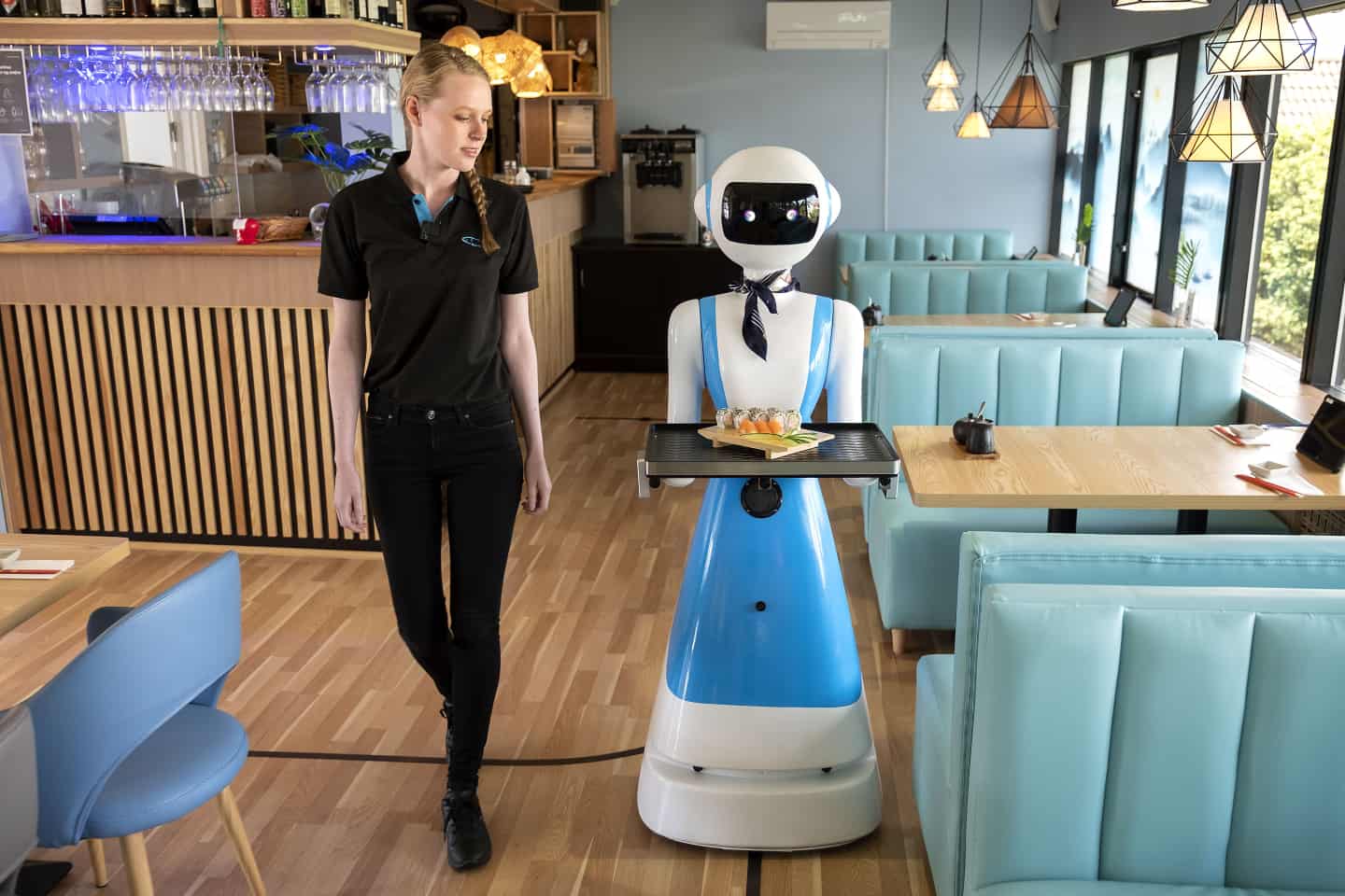Se video: Kolding-restaurant fået en talende robottjener | jv.dk