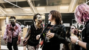 Flirtende zombier fra Dystopia var et af indslagene ved sidste års uddeling af Vejle Kommunes Kulturpris. Nu er det tid til at komme med forslag til den næste prisuddeling, der finder sted i marts. Foto: Mette Mørk