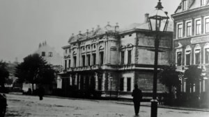 Den 23. november 1882 blev grundstenen til Vejle Teater lagt. To år senere blev det indviet. Foto: Vejle Stadsarkiv