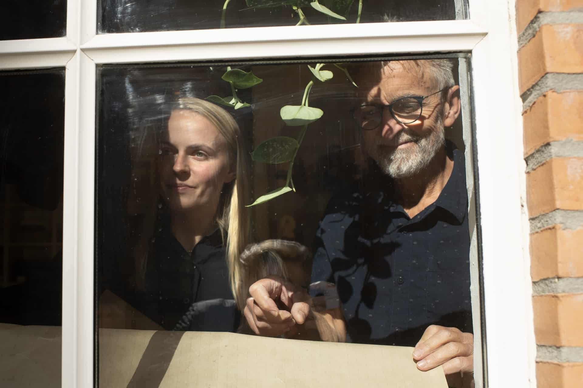 Kamma på 26 er kemiingeniør: Nu åbner hun sammen med sin far en butik i ...