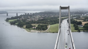 I 2017 tog avisen med Vejdirektoratet til toppen af Den Ny Lillebæltsbro. Her ses broen mod Jylland. Arkivfoto: Vibeke Volder