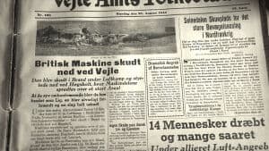 Forsiden på Vejle Amts Folkeblad 28. august 1944 var præget af flystyrtet ved Høgsholt. Nederst til højre ses en 