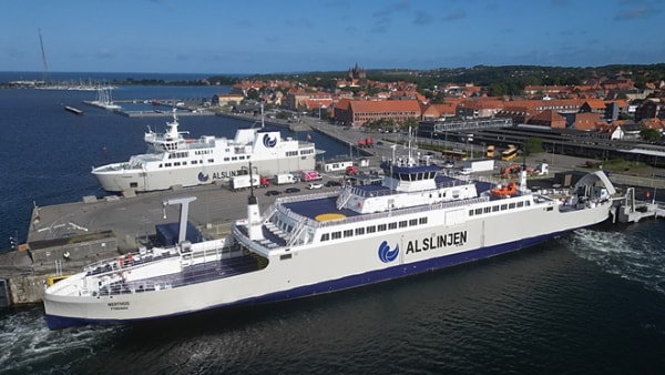 Færgen er i havn efter 17 dage på havet - sådan gik turen: I Biscayen blev de ramt af høj sø