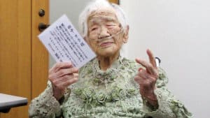 Tanaka ses her i 2021. Hun var ved relativt godt helbred til det sidste. Hun boede på et plejehjem, hvor hun spillede brætspil, løste matematikproblemer og drak sodavand og spiste chokolade. Foto: Handout/Ritzau Scanpix