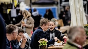 Mens besøgstallet haltede torsdag og fredag, var der særligt lørdag mange besøgende på Horsens Street Food Festival. Foto: Michael Svenningsen