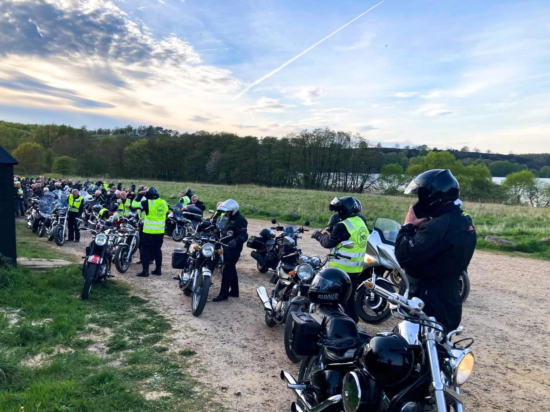 Se videoen Op på motorcyklen og derudad kan det virkelig passe, at