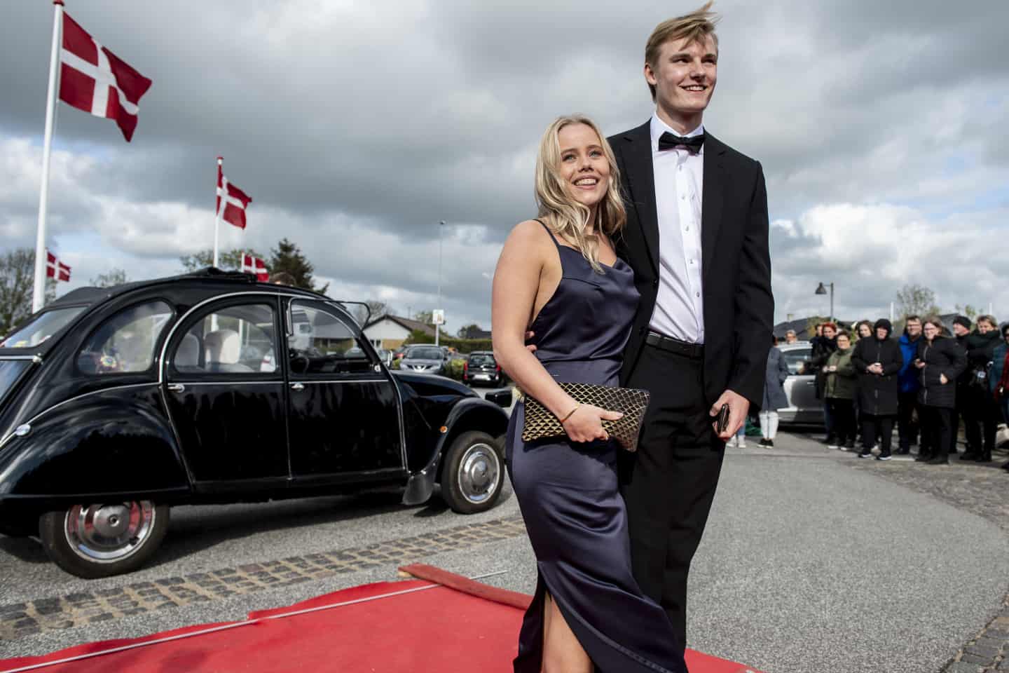 Kæmpe-galleri: Gallafest med flotte kjoler fantasifulde køretøjer | folkebladetlemvig.dk