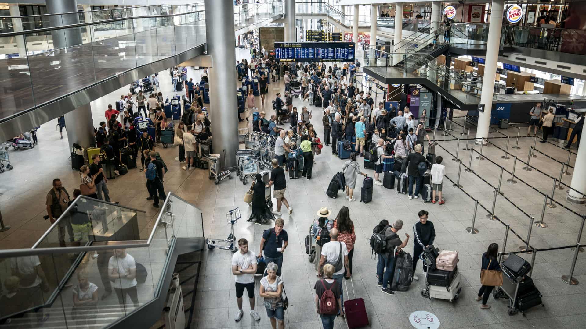 Ni afgange mellem København og London er aflyst under flykaos