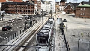 Mens Aarhus Letbane venter på grønt lys til at køre med passagerer, er der dukket et nyt problem op - et økonomisk krav fra togleverandøren, Asal-konsortiet.