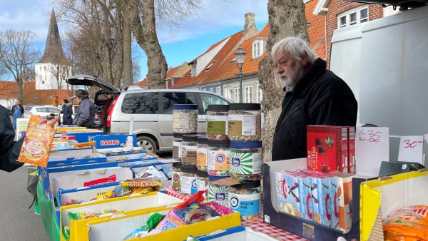 Hver torsdag kører 75-årige Knud Erik fra Flensborg til Bogense at sælge slik | ugeavisen.dk