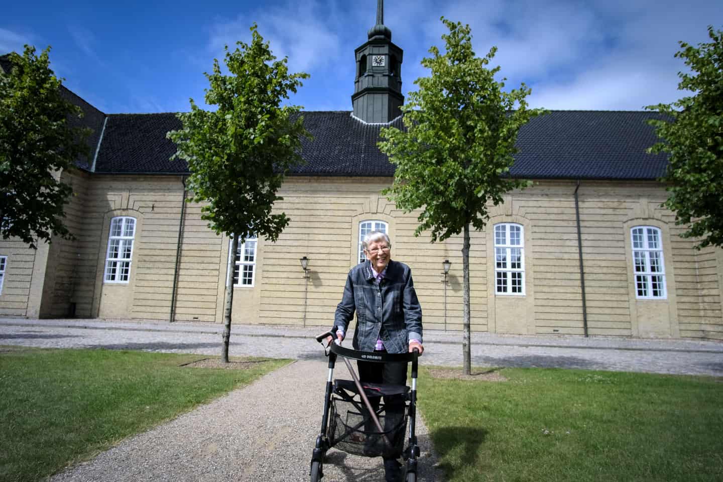 pakke månedlige Tjen 91-årig guide laver byvandringer for folk med rollator og stok | frdb.dk