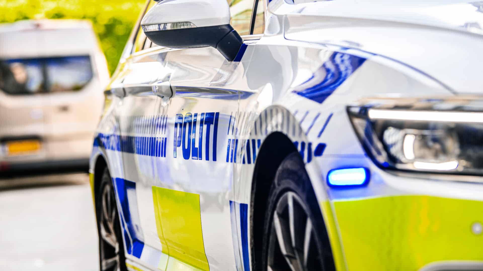 20-årig mistede herredømmet: Varebil endte på siden i grøften | jv.dk