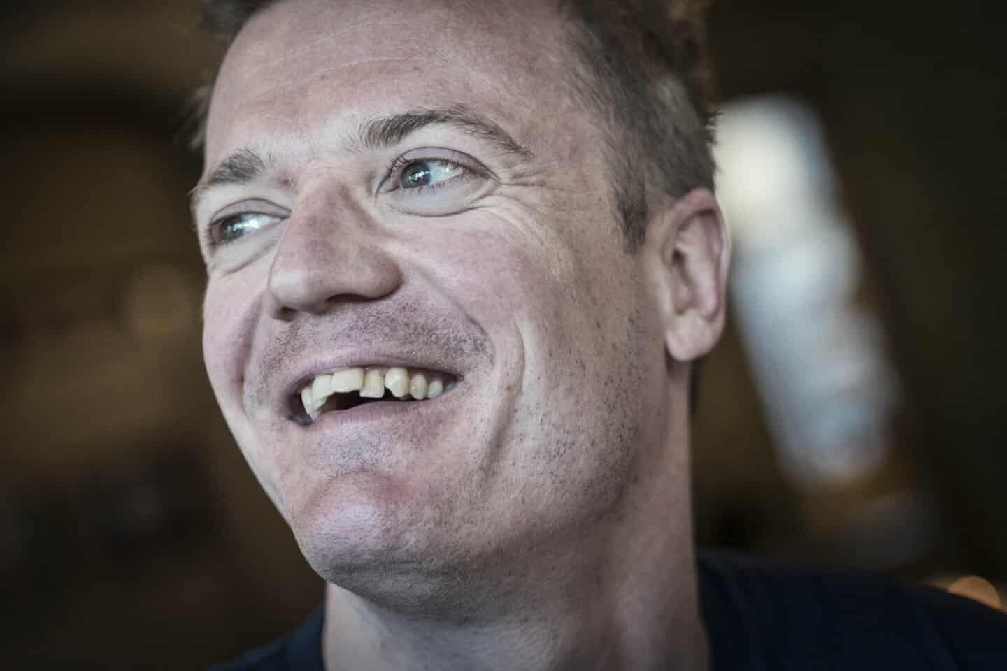 kvindelige komiker værter dating show
