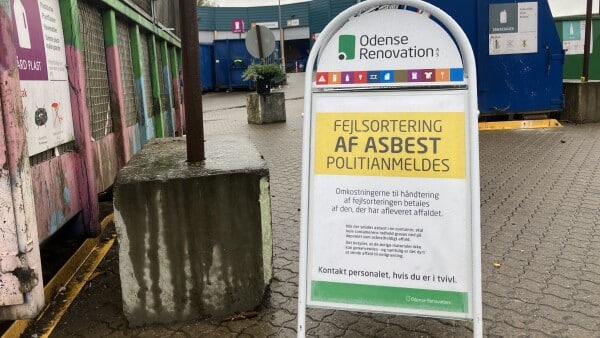 Skilte med klart budskab på genbrugspladser: Kan koste dig dyrt at fejlsortere denne type affald