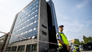Politiet afspærrede onsdag et område ved Holmboes Allé i Horsens efter et vådeskud på politistationen. Foto: Søren E. Alwan