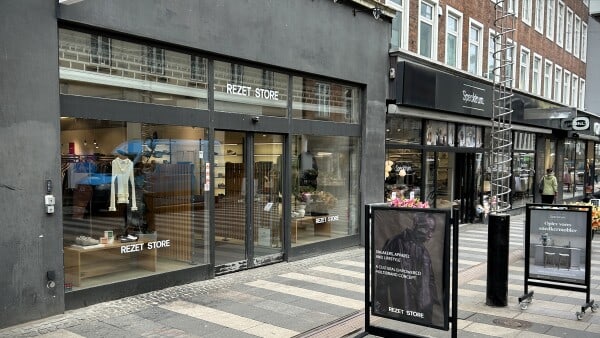 Lokaler sat til leje: Efter 10 år i Søndergade overvejer sneakersbutik sin situation i byen