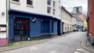 Denne bar i Skolegade kan blive din for en krone. Foto: Henrik Lund