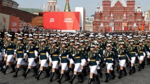 Forud for markeringen af Sejrsdagen i Rusland blev der gennemført en generalprøve på Den Røde Plads i Moskva lørdag. Foto: Maxim Shemetov/Reuters