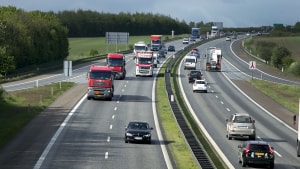 Trafikken på E45 ved Horsens er steget med 29 procent over de sidste ti år, men i fremtiden kommer der ifølge Vejdirektoratets nye rapport mange flere biler på vejen. I 2030 vil belastningen på strækningen være kritisk høj. Arkivfoto: Søren E. Alwan