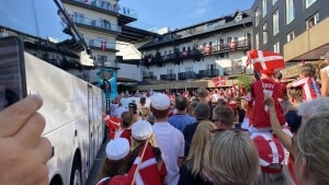 Tusinder tog i mod landholdet på Marienlyst. Foto: Niels Berg