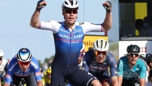 Tour-debutanten Fabio Jakobsen vandt sin første etape i løbet.