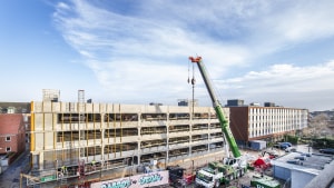 P-huset i Danmarksgade forventes klar til brug i maj 2020. Det kommer til at huse 369 parkeringspladser fordelt på fem etager - en etage i kælderen og fire over jorden. Foto: Esbjerg Kommune