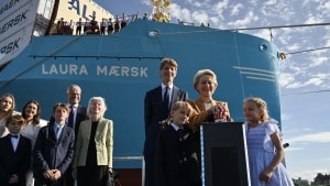 Kommissionsformand Ursula von der Leyen spredte stjernestøv over indvielsen af A.P. Møller-Mærsks helt nye containerskib, Laura Mærsk, der kan sejle på grøn metanol. Foto: Sergei Gapon/AFP/Ritzau Scanpix