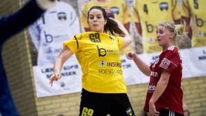 Marie-Louise Sundgaard rykker fri og scorer et af sine otte mål mod Fredericia HK i lokalopgøret i Forum Horsens. Foto: Søren E. Alwan.