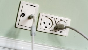 Elinstallationer Det er blevet markant dyrere at bruge strøm det seneste år, viser tal fra Forsyningstilsynet. (Arkivfoto).