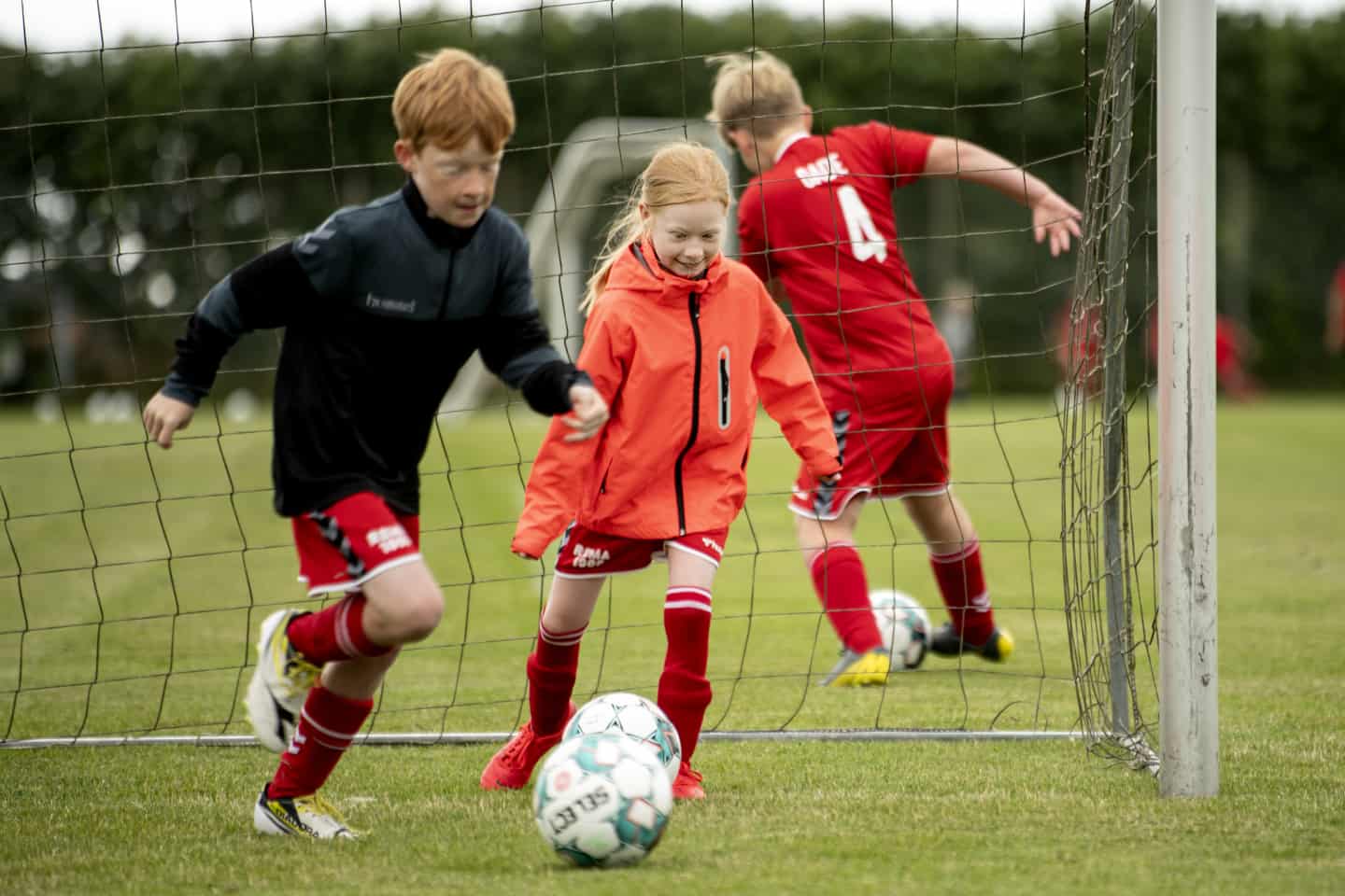 Fodboldskolebørn har selv håndsprit med: Men på banen er det stadig sjov og | hsfo.dk