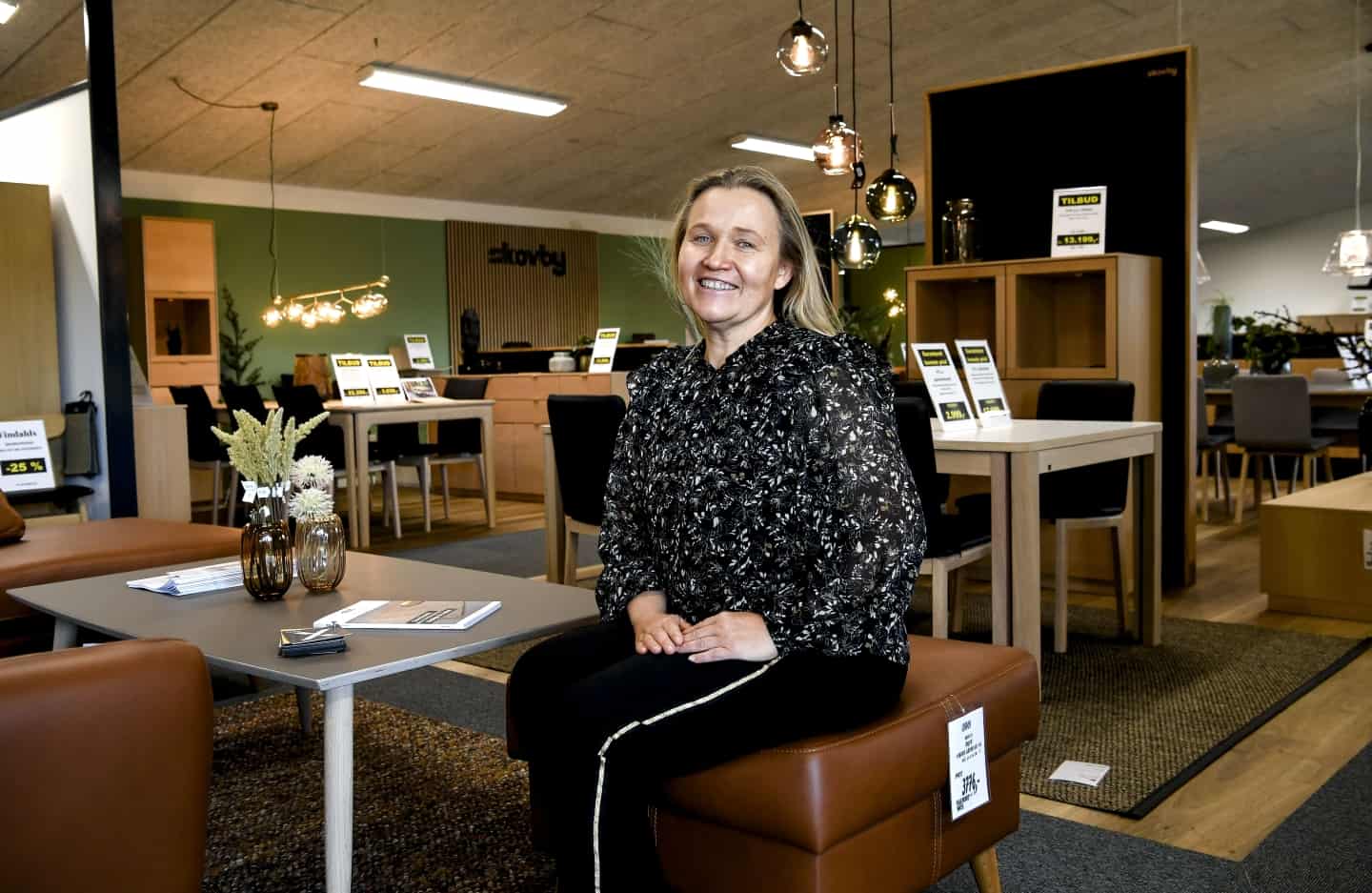 Lokal møbelvirksomhed på: Nu skal kunderne selv lukke sig ind | ugeavisen.dk